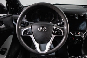 Седан Hyundai Solaris 2012 года, 749000 рублей, Сургут