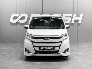 Минивэн Toyota Noah 2018 года, 2530000 рублей, Тюмень
