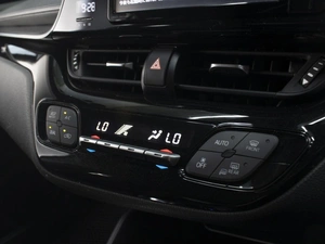 Внедорожник Toyota C-HR 2018 года, 1780000 рублей, Омск