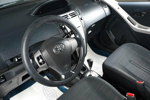 Хетчбэк Toyota Yaris 2006 года, 699000 рублей, Тюмень