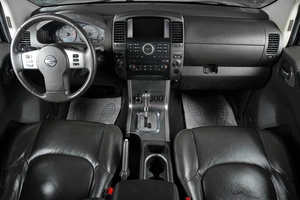 Пикап Nissan Navara 2011 года, 1699000 рублей, Тюмень