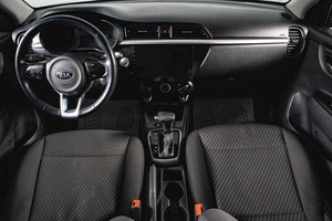 Седан Kia Rio X-Line 2018 года, 1539000 рублей, Сургут