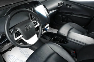Лифтбек Toyota Prius 2017 года, 2489000 рублей, Тюмень