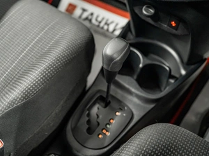 Хетчбэк Toyota Vitz 2019 года, 1000000 рублей, Красноярск