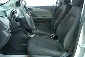 Хетчбэк Chevrolet Aveo 2013 года, 679000 рублей, Омск