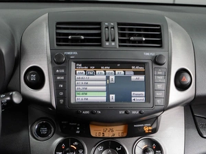 Внедорожник Toyota RAV4 2011 года, 1920000 рублей, Тюмень