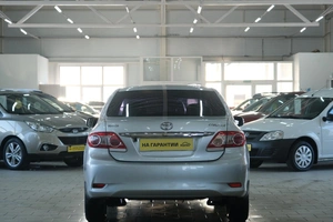 Седан Toyota Corolla 2011 года, 1239000 рублей, Омск