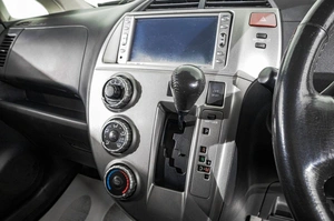 Хетчбэк Toyota Ractis 2006 года, 709000 рублей, Барнаул