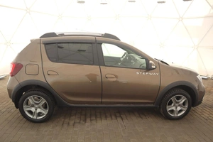 Хэтчбек Renault Sandero 2020 года, 1400000 рублей, Брянск