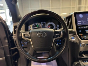 Внедорожник Toyota Land Cruiser 2017 года, 5897000 рублей, Красноярск