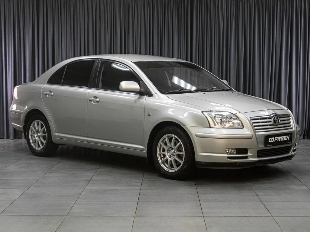 Седан Toyota Avensis 2004 года, 699000 рублей, Тюмень