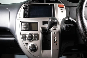 Хетчбэк Toyota Ractis 2009 года, 754000 рублей, Сургут