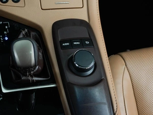 Седан Lexus ES 2017 года, 2550000 рублей, Тюмень