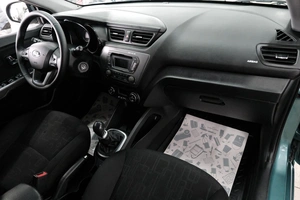 Седан Kia Rio 2013 года, 869000 рублей, Омск