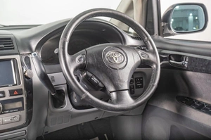 Минивэн Toyota Ipsum 2001 года, 829000 рублей, Томск
