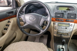 Седан Toyota Avensis 2005 года, 749000 рублей, Барнаул
