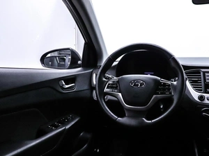 Седан Hyundai Solaris 2017 года, 1249000 рублей, Красноярск