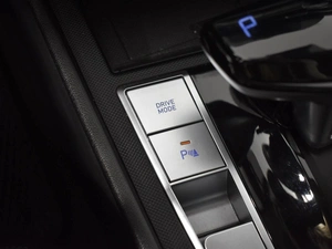 Седан Hyundai Elantra 2024 года, 2178100 рублей, Казань