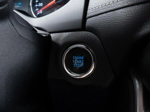 Внедорожник Toyota RAV4 2019 года, 2999000 рублей, Волгоград
