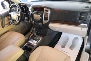 Внедорожник Mitsubishi Pajero 2017 года, 3349000 рублей, Омск