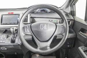 Минивэн Honda Freed 2015 года, 1349000 рублей, Барнаул