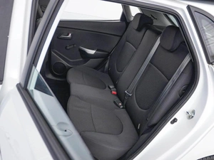 Хетчбэк Kia Rio 2014 года, 999999 рублей, Москва