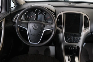 Универсал Opel Astra 2011 года, 769000 рублей, Омск