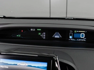 Хетчбэк Toyota Prius PHV 2017 года, 1697000 рублей, Тюмень