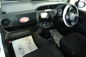 Хетчбэк Toyota Vitz 2019 года, 1069000 рублей, Омск