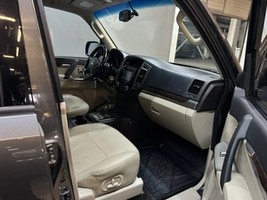 Внедорожник Mitsubishi Pajero 2017 года, 3327000 рублей, Красноярск