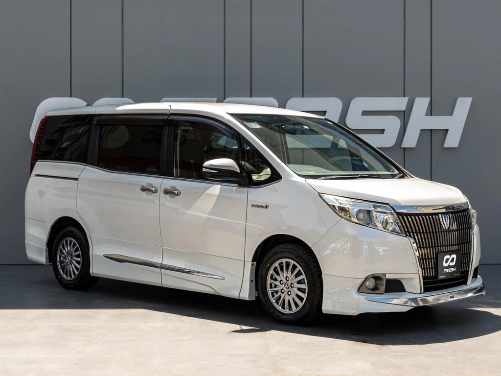 Минивэн Toyota Esquire 2015 года, 2240000 рублей, Краснодар