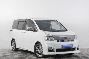 Минивэн Toyota Voxy 2013 года, 2069000 рублей, Кемерово