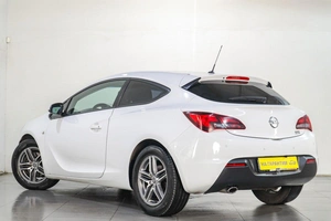 Хетчбэк Opel Astra GTC 2013 года, 1129000 рублей, Челябинск