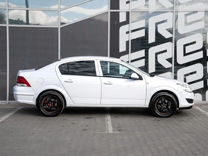 Седан Opel Astra 2014 года, 625000 рублей, Краснодар