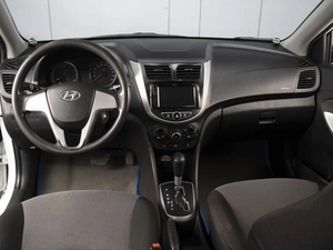 Седан Hyundai Solaris 2014 года, 840000 рублей, Омск