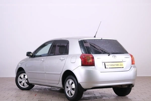 Хетчбэк Toyota Corolla 2002 года, 599000 рублей, Омск