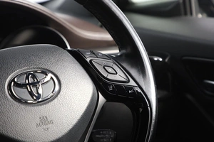 Внедорожник Toyota C-HR 2017 года, 2089000 рублей, Новосибирск