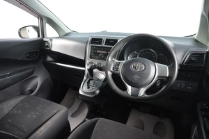 Хетчбэк Toyota Ractis 2013 года, 1099000 рублей, Новосибирск