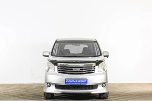 Минивэн Toyota Noah 2012 года, 1889000 рублей, Тюмень
