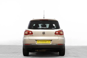 Внедорожник Volkswagen Tiguan 2010 года, 949000 рублей, Барнаул