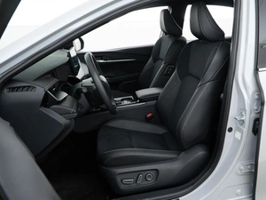 Седан Toyota Camry 2024 года, 4249999 рублей, Москва