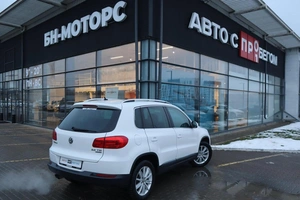 Внедорожник Volkswagen Tiguan 2012 года, 1550000 рублей, Мирное