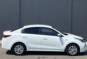 Седан Kia Rio 2017 года, 1300000 рублей, Солонцы