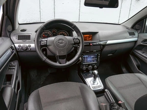 Седан Opel Astra 2011 года, 590000 рублей, Краснодар