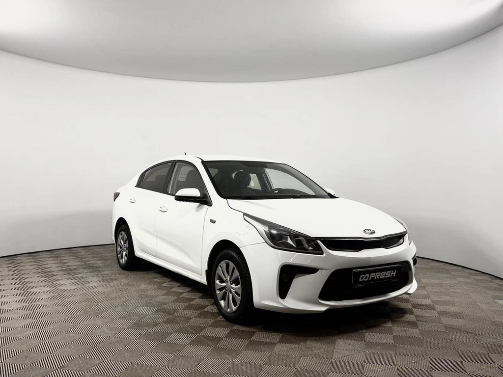 Седан Kia Rio 2018 года, 809900 рублей, Казань