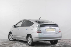 Лифтбек Toyota Prius 2010 года, 649000 рублей, Кемерово