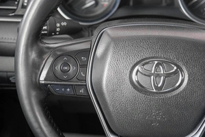 Седан Toyota Camry 2021 года, 2999000 рублей, Кемерово