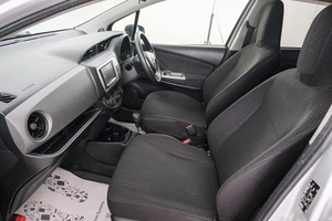 Хетчбэк Toyota Vitz 2015 года, 849000 рублей, Красноярск