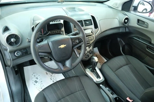 Хетчбэк Chevrolet Aveo 2013 года, 679000 рублей, Омск