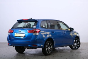Универсал Toyota Corolla Fielder 2017 года, 1199000 рублей, Омск